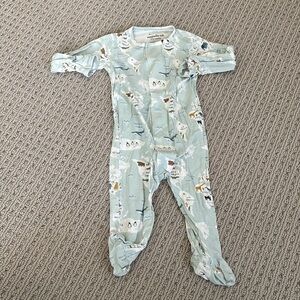 EUC 3-6 month modal magnetic me footies - map/animal theme